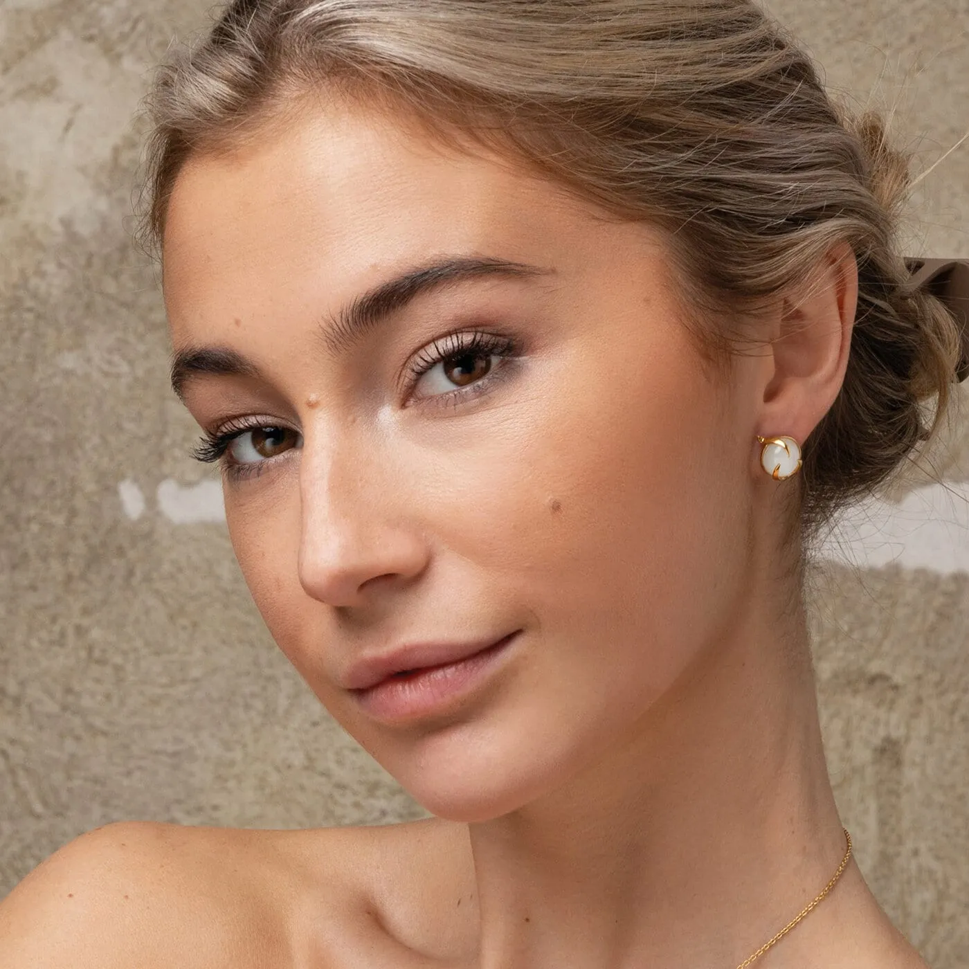 Victoria_Skoglund_Efva-Attling_fro%CC%88-ear-gold-plated-silver-efva-attling_12-108-02340_2