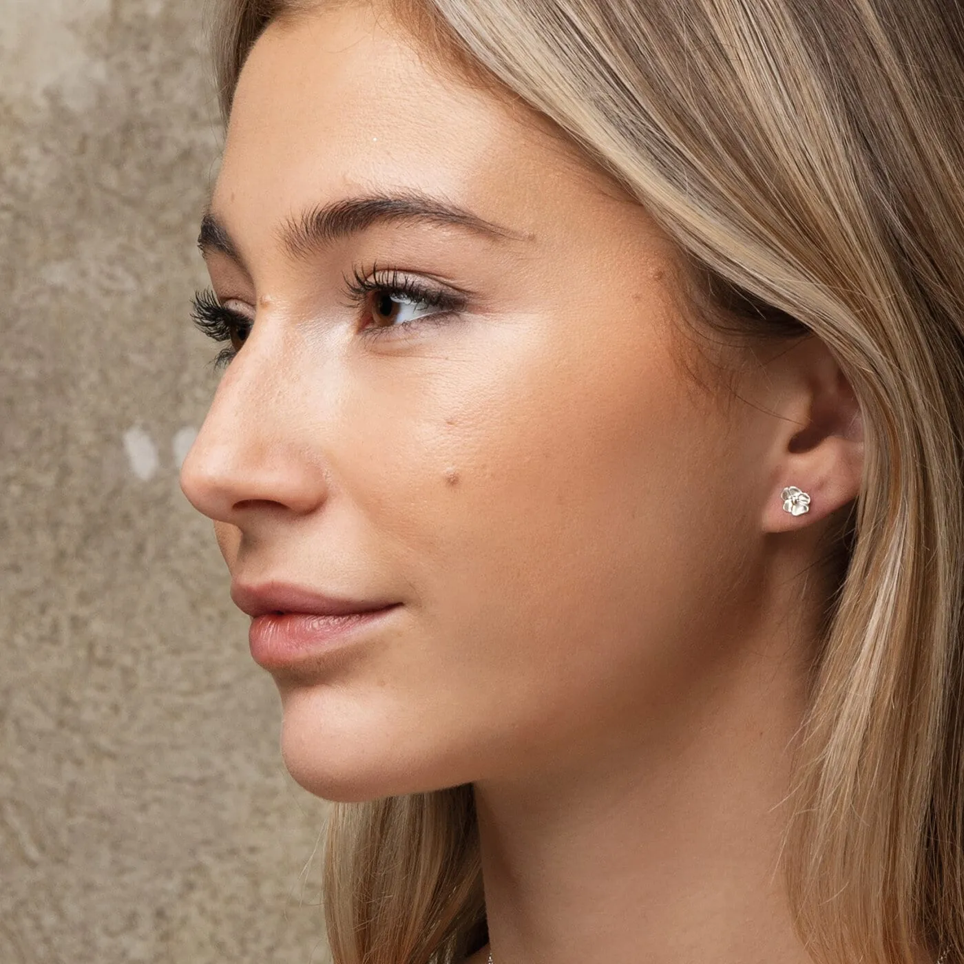 Victoria_Skoglund_Efva-Attling_pense-ear-silver-efva-attling_12-100-02352_2