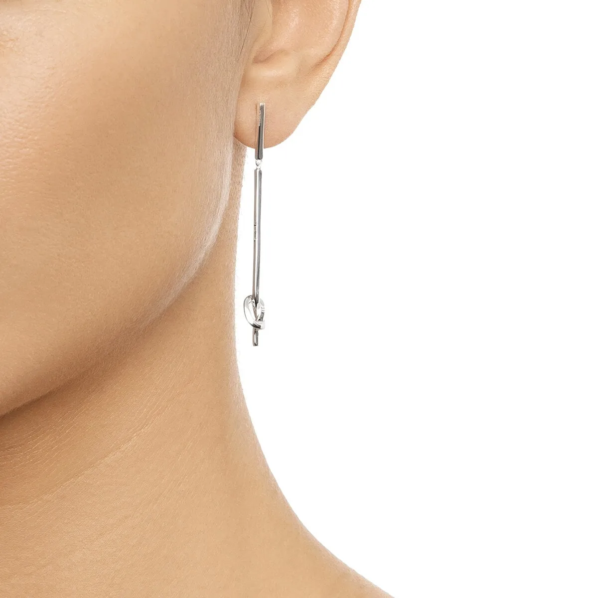 Efva_Attling_love-knot-earrings-silver-efva-attling_12-100-02169_2_kopiera_hos_Jarl_Sandin
