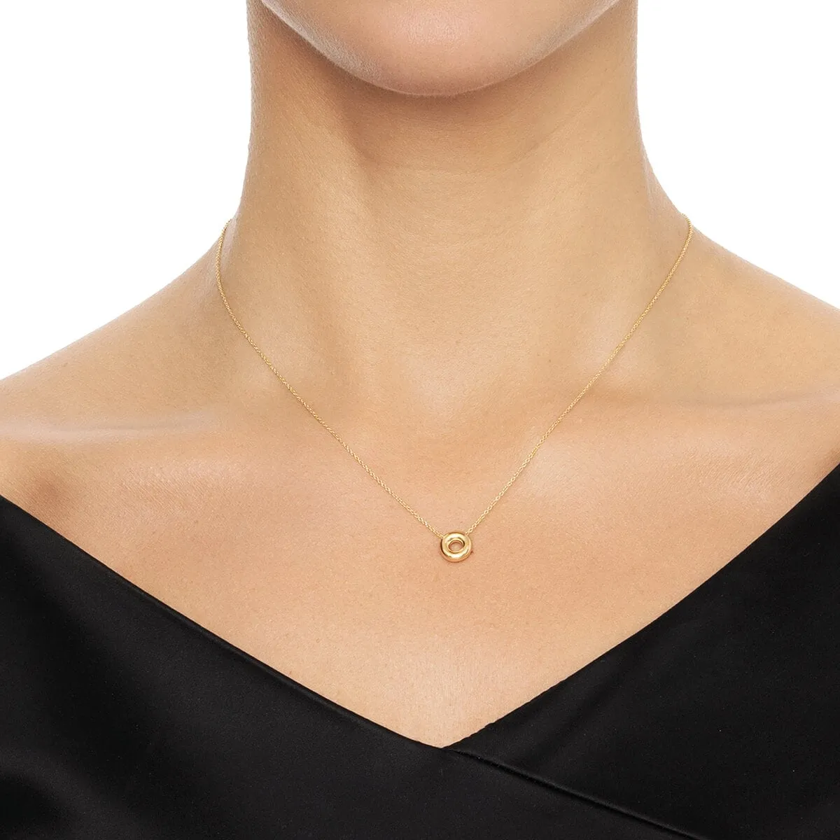 Efva_Attling_lifesaver-necklace-gold-efva-attling_10-101-02174_2_kopiera_hos_Jarl_Sandin