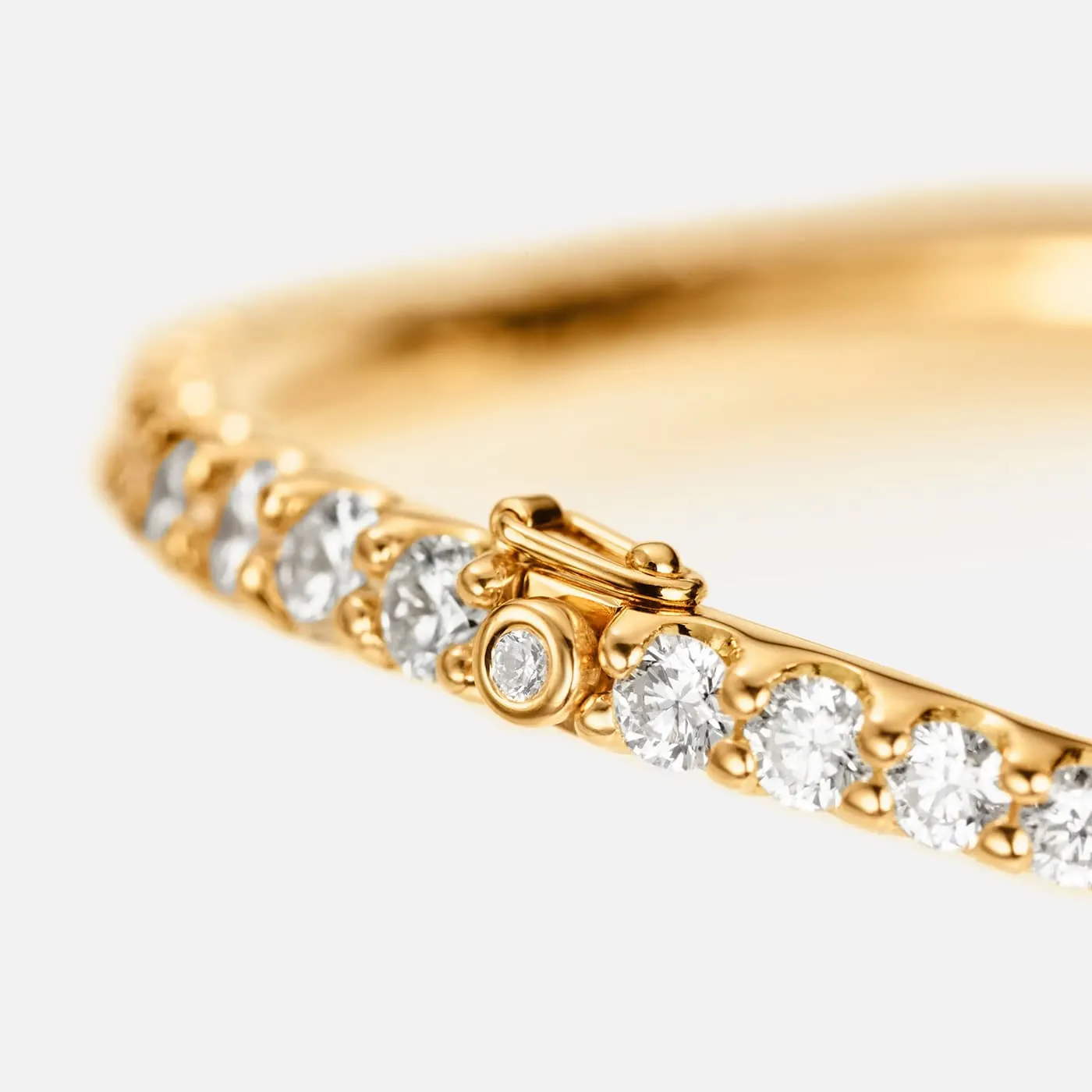 Ole-Lynggaard-Love-Band-Bangle-Curveda3168-401-402-403-404-1-large_v2