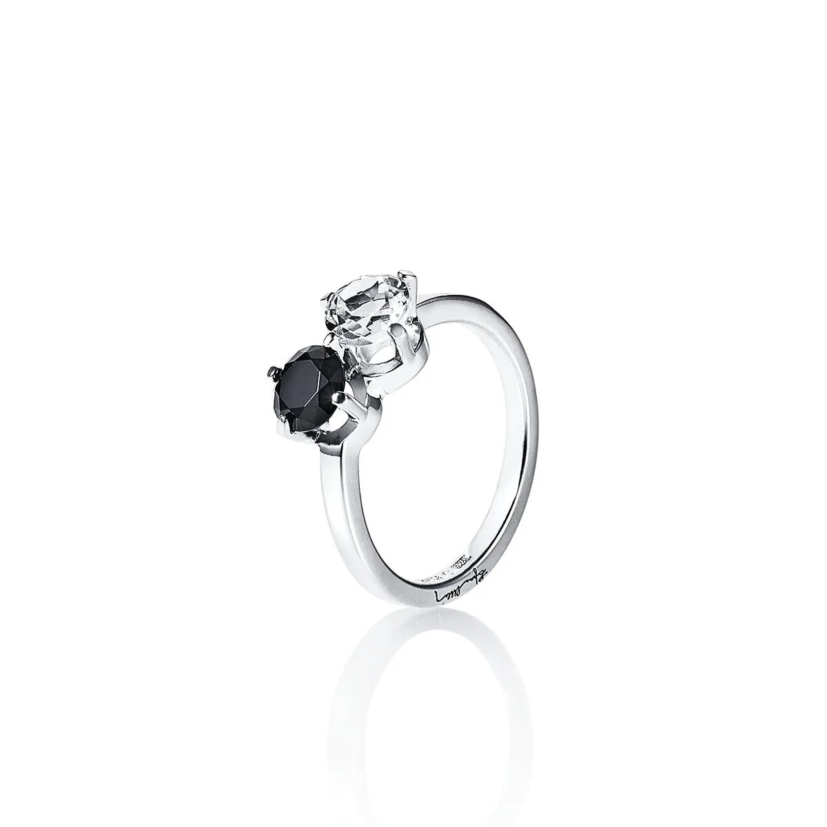 Efva_Attling_The_Storm_I_Ring_Crystal_Quartz-Onyx_13-100-02086_(1)_hos_Jarl_Sandin-kopiera