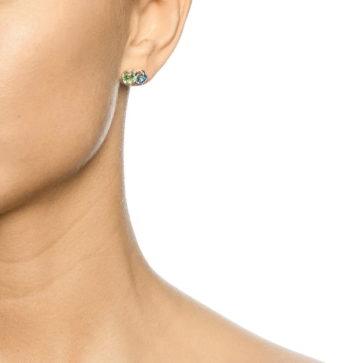 Efva_Attling_the-sea-I-ear-green-sapphire-topaz-silver-12-100-02090_2_hos_Jarl_Sandin-kopiera