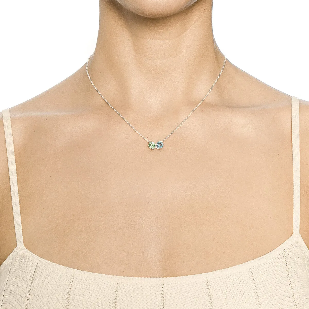 Efva_Attling_the-sea-I-necklace-green-sapphire-topaz-silver-efva-attling_10-100-02093_2_hos_Jarl_Sandin-kopiera
