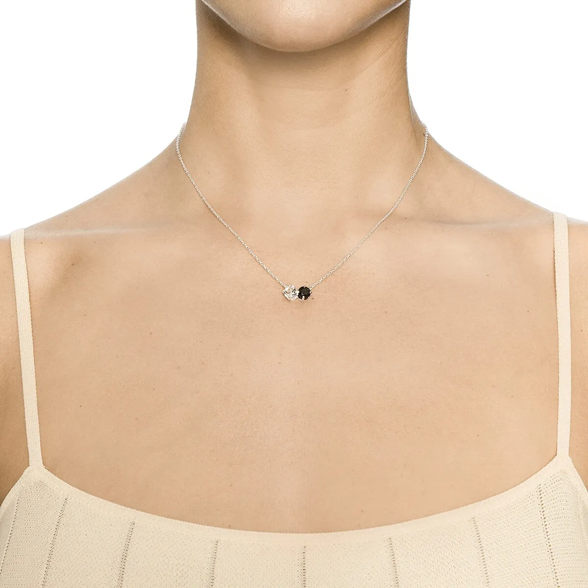 Efva_Attling_the-storm-I-necklace-crystal-quartz-onyx-silver-efva-attling_10-100-02092_2_hos_Jarl_Sandin-kopiera