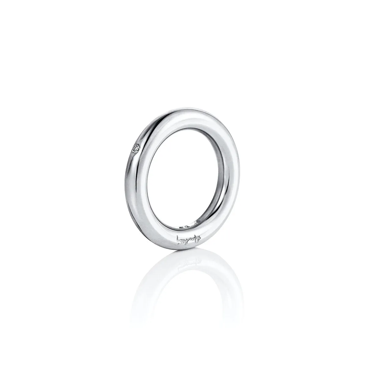 Efva_Attling_One_Love_and_Stars_Ring_13-100-01996(1)_hos_Jarl_Sandin