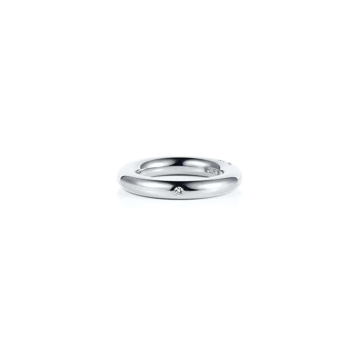 Efva_Attling_One_Love_and_Stars_Ring_13-100-01996(3)_hos_Jarl_Sandin