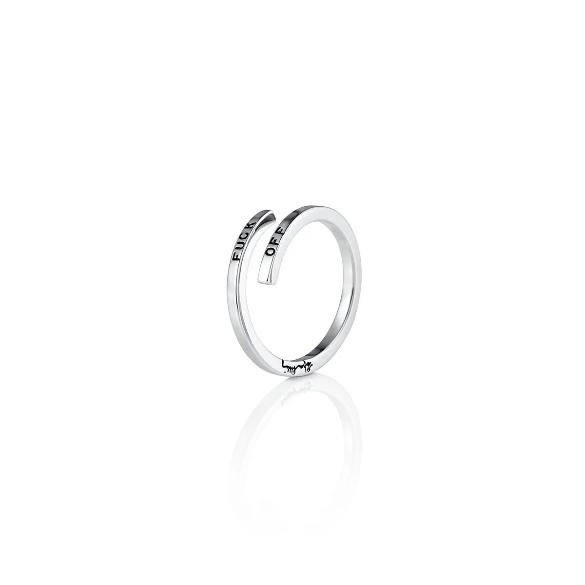 Efva_Attling_Fuck_Off_With_A_Twist_Ring_13-100-01986(1)_hos_Jarl_Sandin