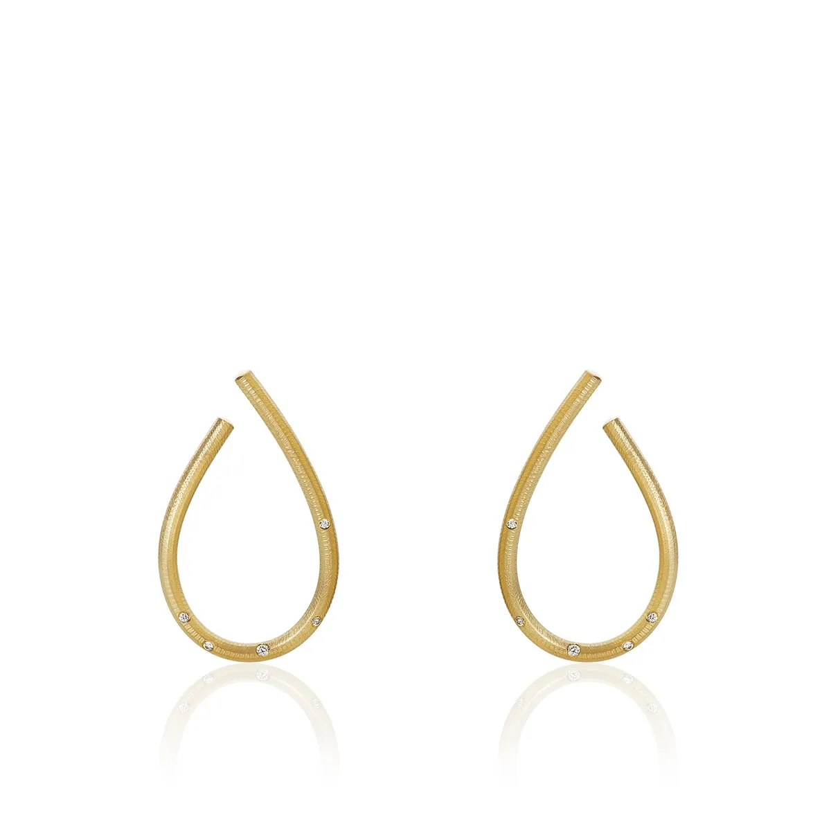 Dulong-Kharima-o%CC%88rha%CC%88ngen-guld-med-diamanter-KHA1-A2040-hos-Jarl-Sandin