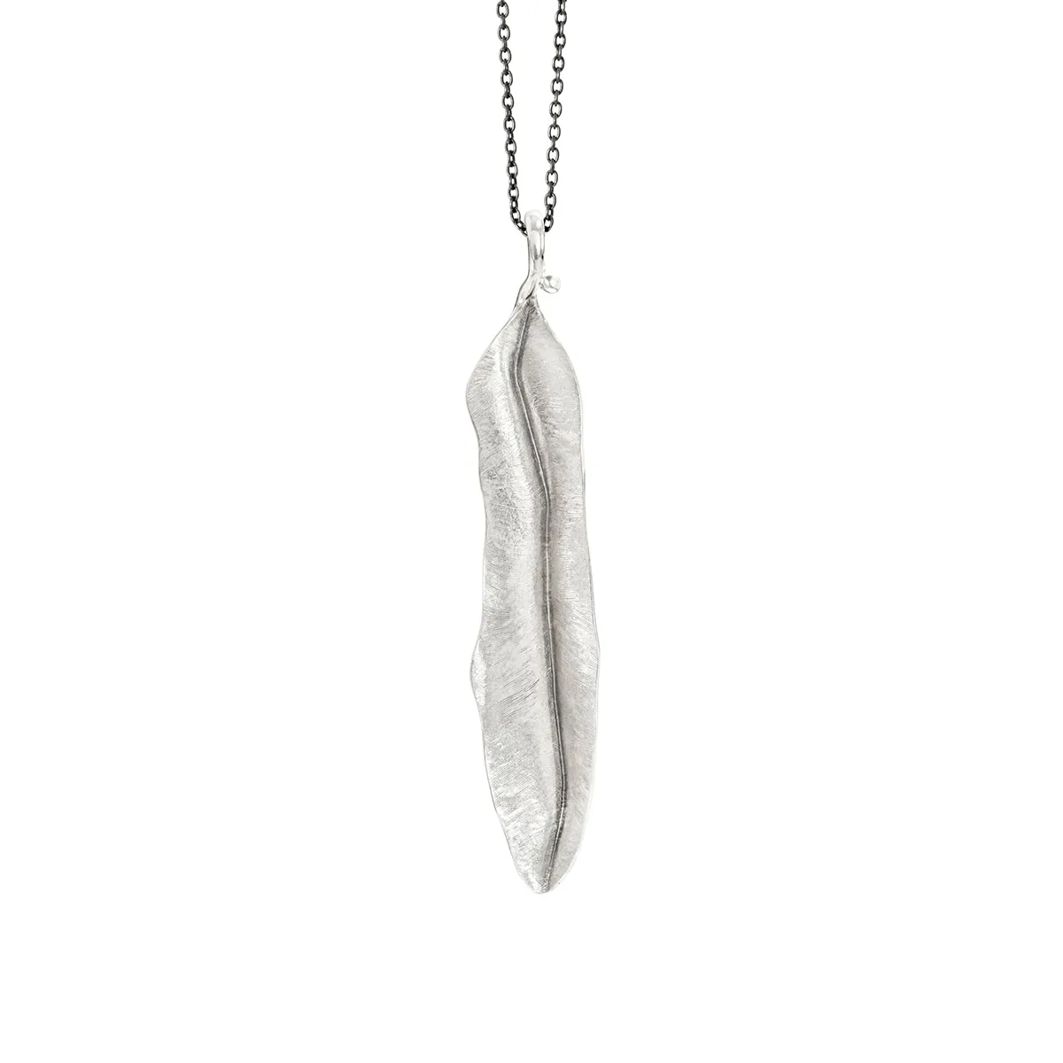 Ole_Lynggaard_A2616-304_C0071-301_Leaves_pendant_in_Sterling_silver_hos_Jarl_Sandin