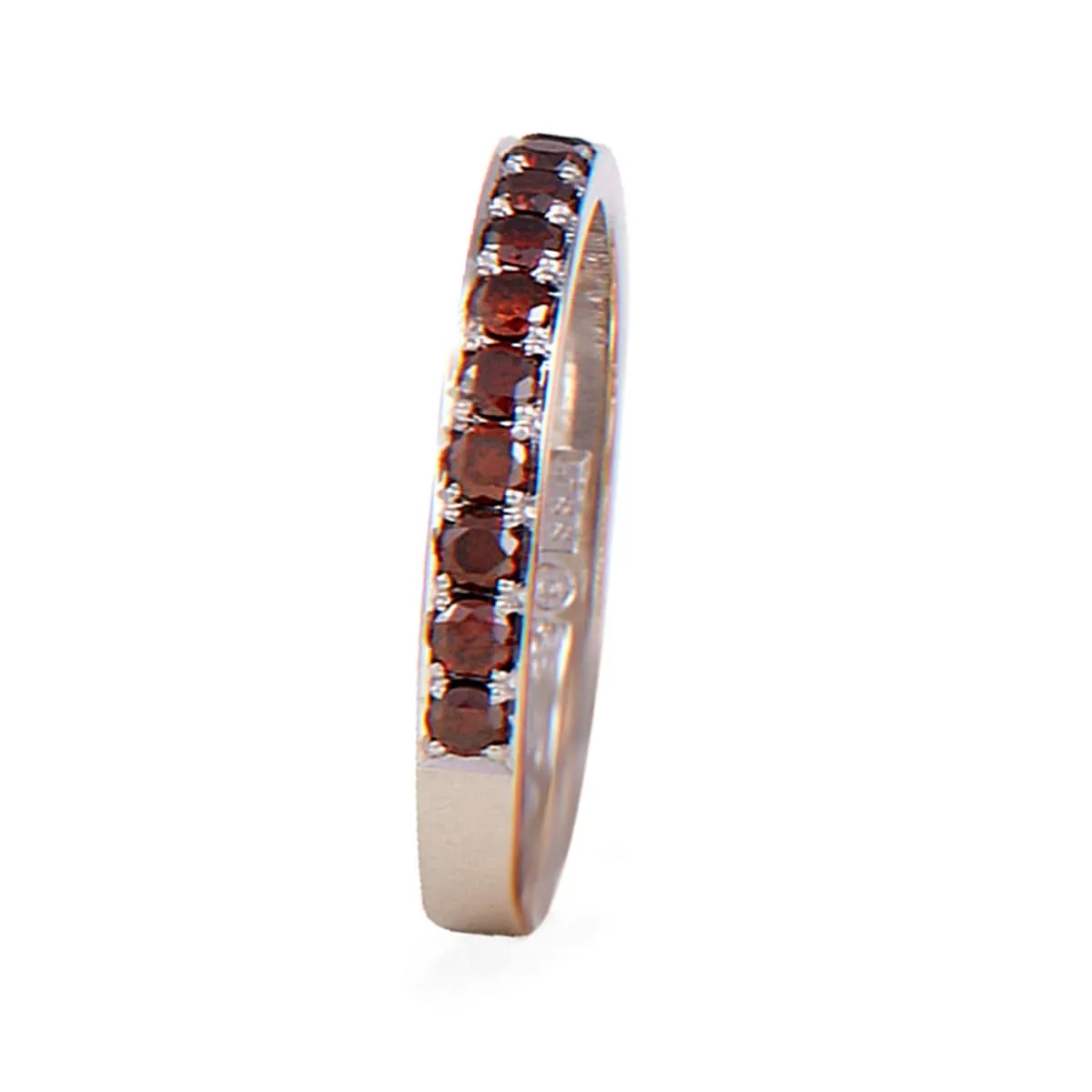Jarl-Sandin-Design-Diamantring-Vitgild-True-Colors-Cherry-Red-hos-Jarl-Sandin_3851
