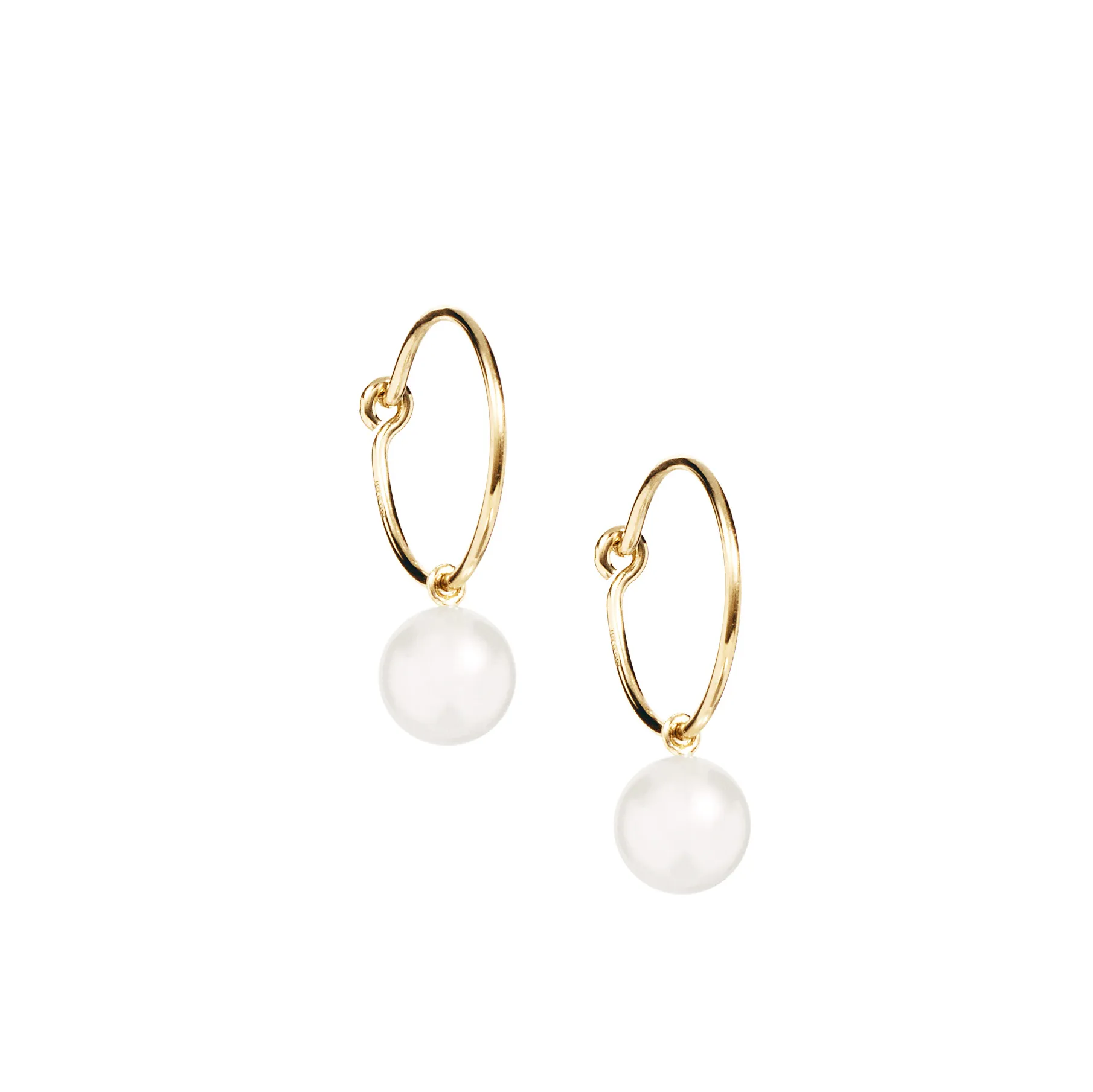 Efva Attling Pop Pearls Hoops 12 101 02110 v1 hos Jarl Sandin